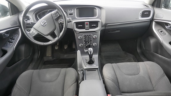Volvo V40 5 of 7