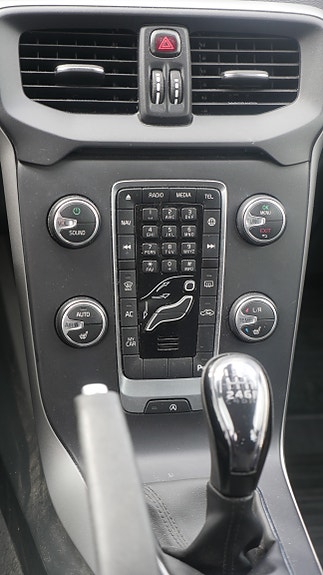 Volvo V40 2 of 7