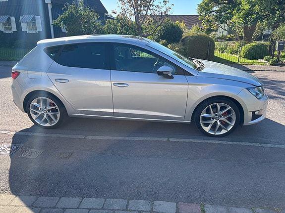 Seat Leon 2 of 5