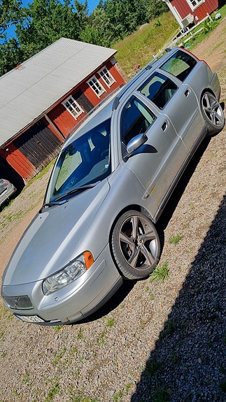 Volvo V70 2 of 5