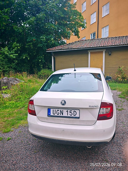 Skoda Rapid 2 of 5