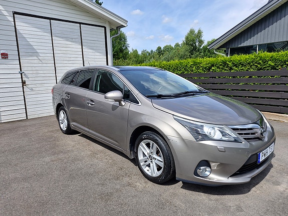 Toyota Avensis 4 of 5