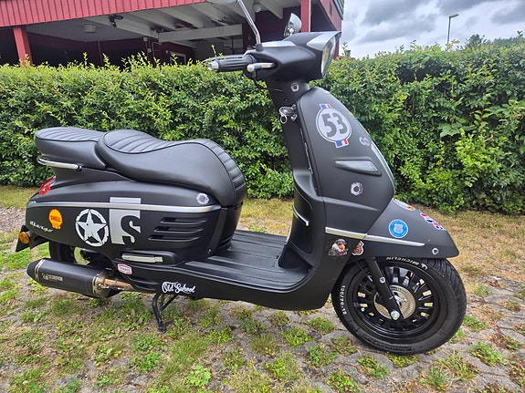 Peugeot Django 150i 2 of 5