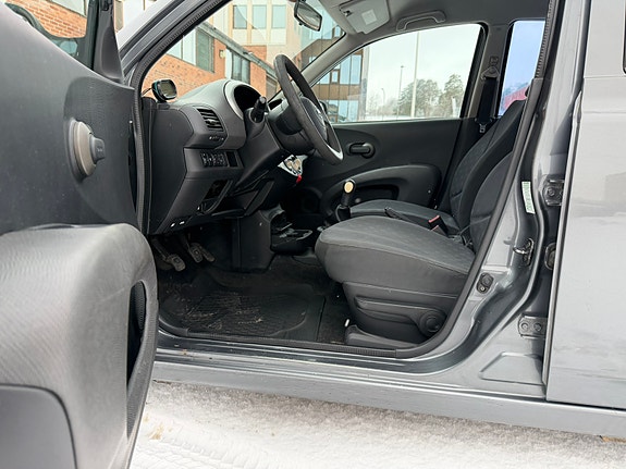 Nissan Micra 7 of 8