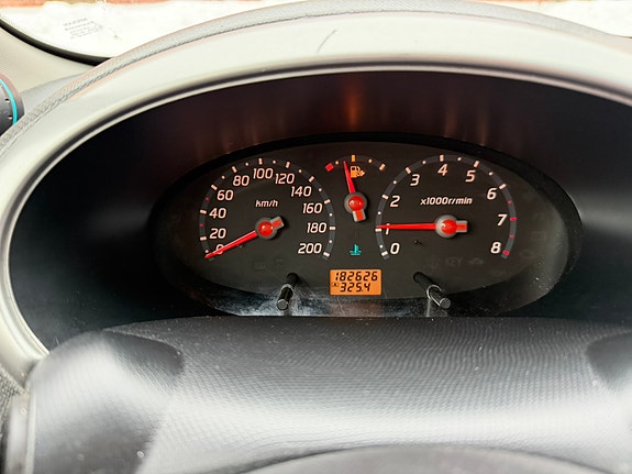 Nissan Micra 6 of 8