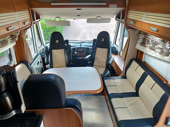 Dethleffs 7850 XL-I Hydr stödben Alde Långbäddar 9 of 15