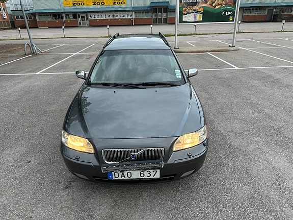 Volvo V70 6 of 12
