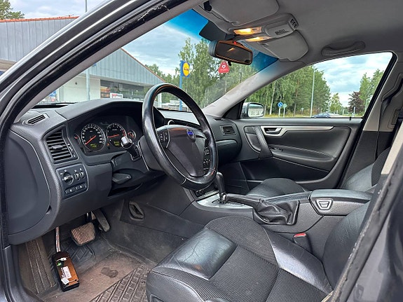 Volvo V70 10 of 12