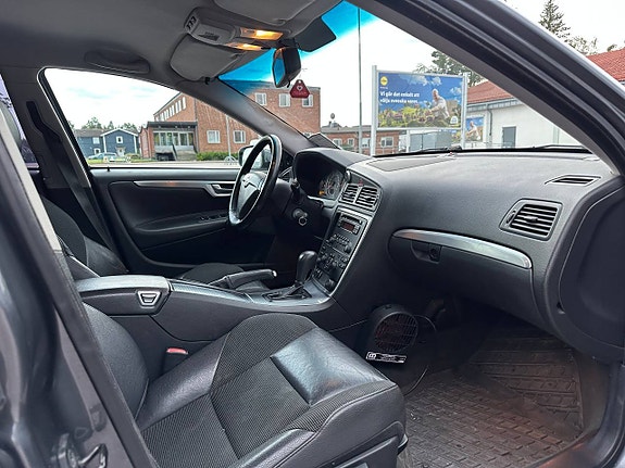 Volvo V70 9 of 12