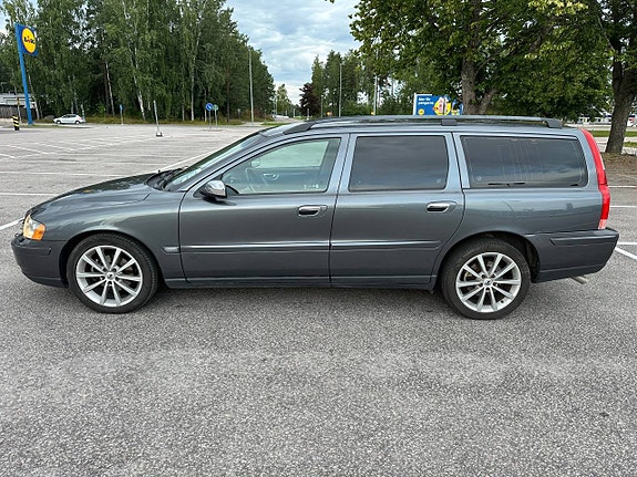 Volvo V70 8 of 12