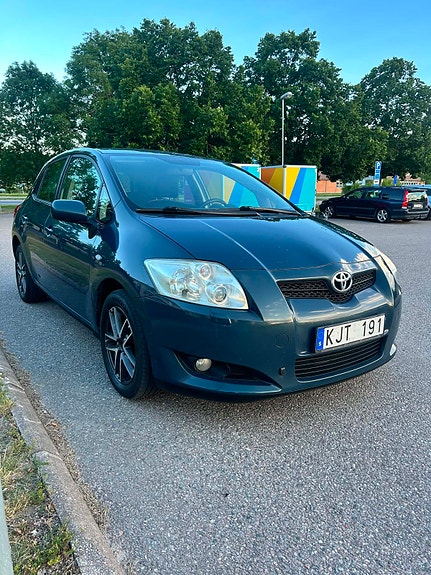 Toyota Auris 2 of 4