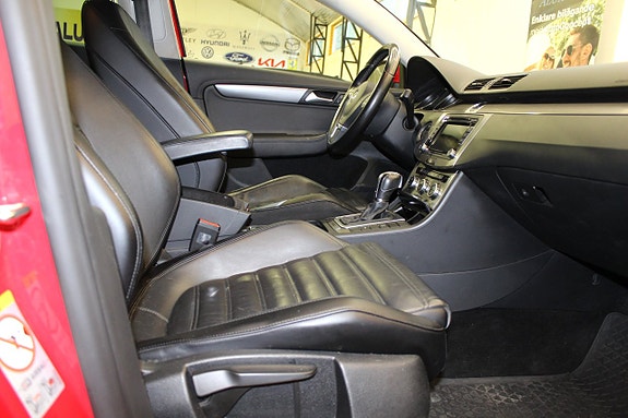 Volkswagen Passat 16 of 18