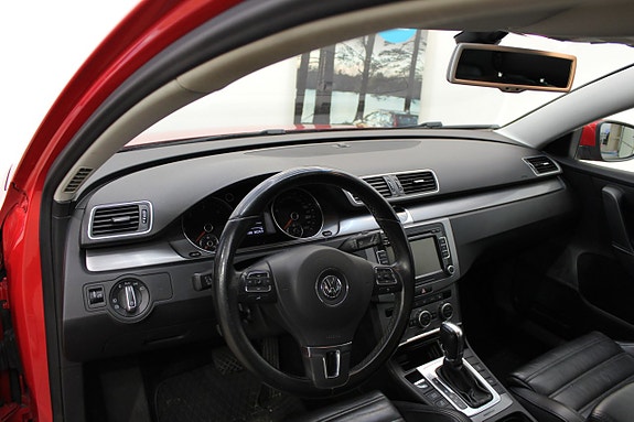 Volkswagen Passat 12 of 18