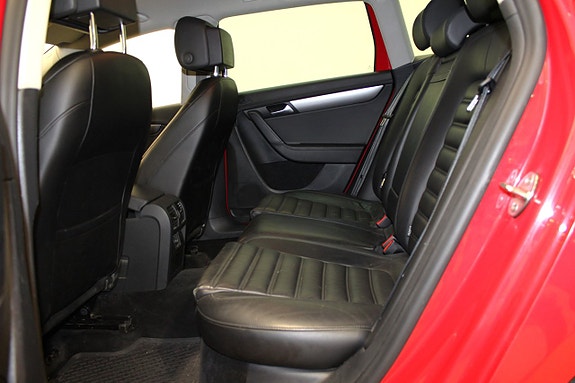 Volkswagen Passat 14 of 18
