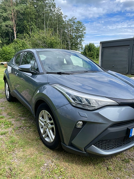 Toyota C-HR 3 of 4