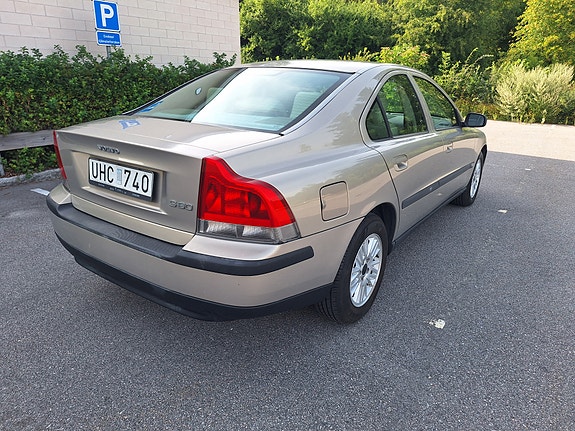 Volvo S60 2 of 5