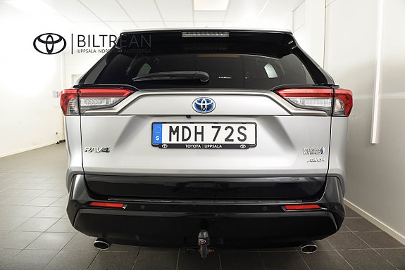 Toyota RAV4 Plug-in Hybrid 4 of 5