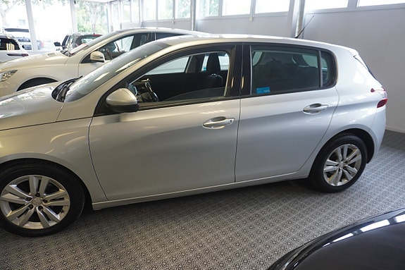 Peugeot 308 3 of 5