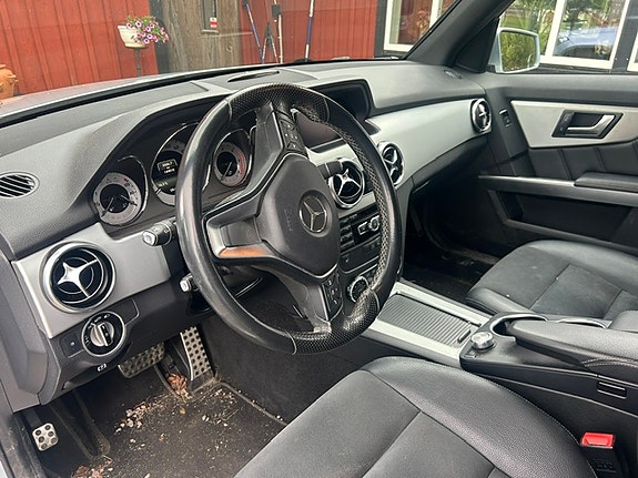 Mercedes-Benz GLK220 4 of 5