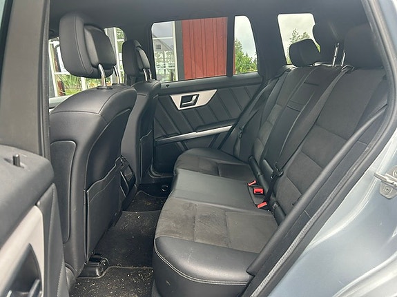 Mercedes-Benz GLK220 2 of 5