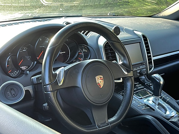 Porsche Cayenne 4 of 4