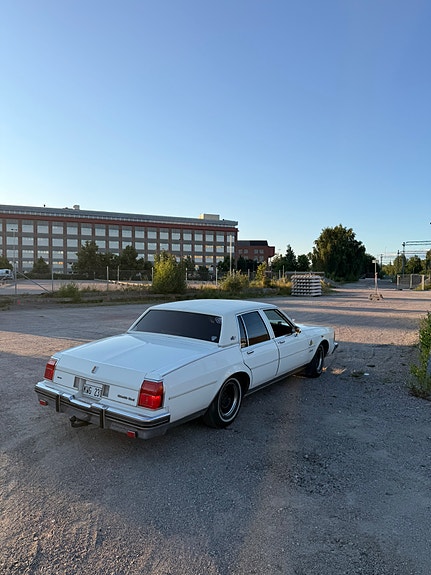 Oldsmobile Delta 88 3 of 5
