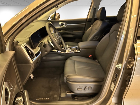 Kia Sorento 8 of 16