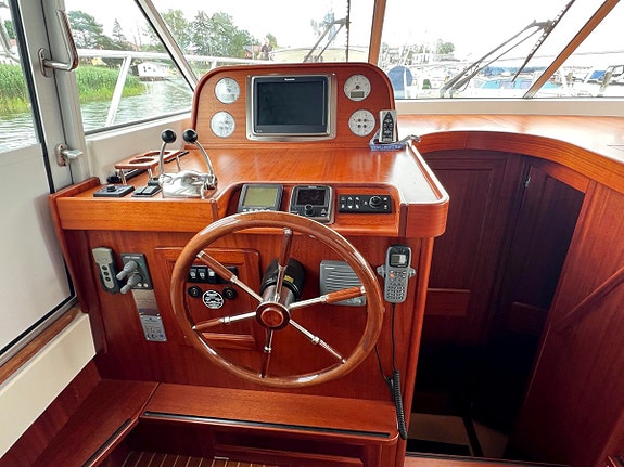 Storebro 435 Commander Volvo Penta D6-370 EVC 2009 8 of 12