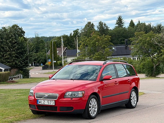 Volvo V50 3 of 5