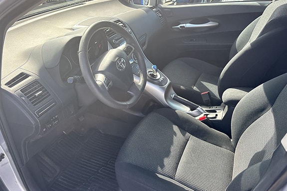 Toyota Auris 14 of 16