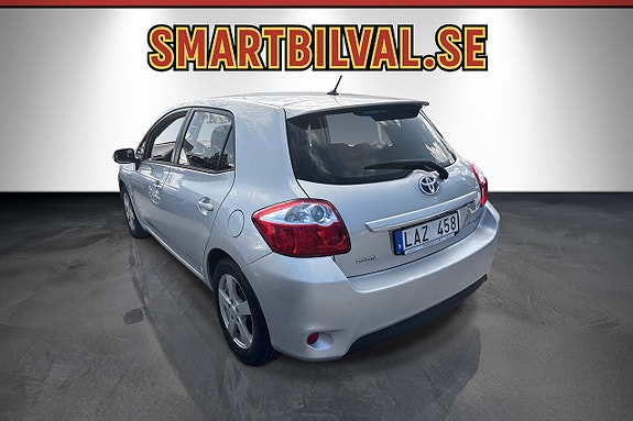 Toyota Auris 6 of 16