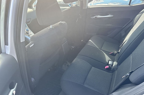 Toyota Auris 13 of 16