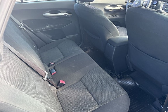 Toyota Auris 12 of 16