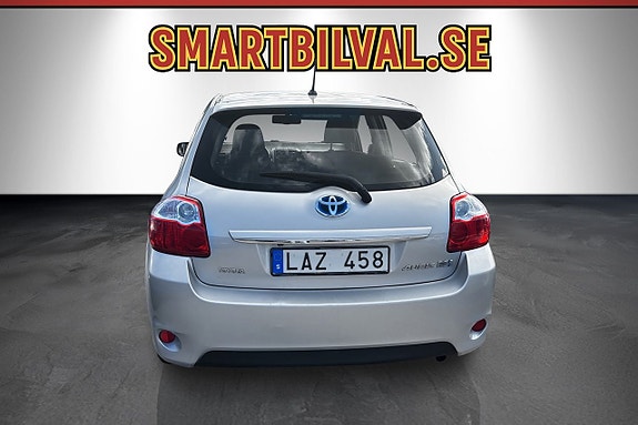 Toyota Auris 7 of 16