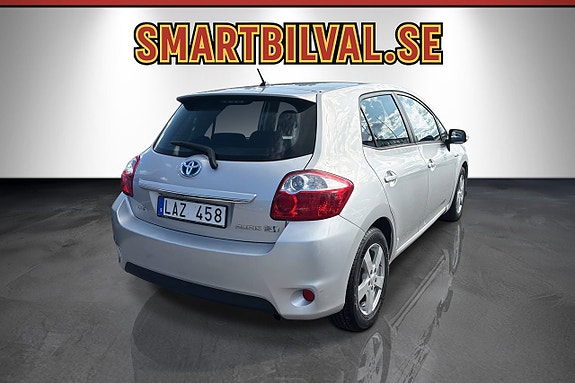 Toyota Auris 8 of 16