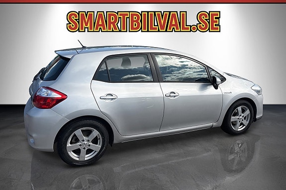 Toyota Auris 9 of 16