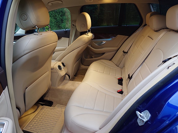 Mercedes-Benz C250 14 of 16