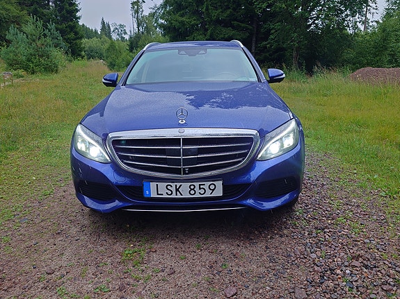 Mercedes-Benz C250 4 of 5