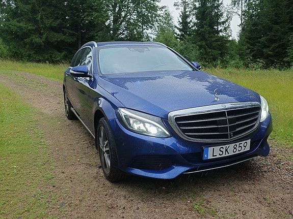 Mercedes-Benz C250 2 of 5