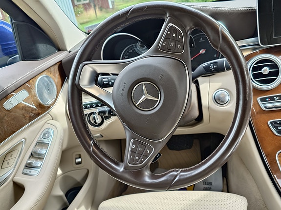 Mercedes-Benz C250 10 of 16