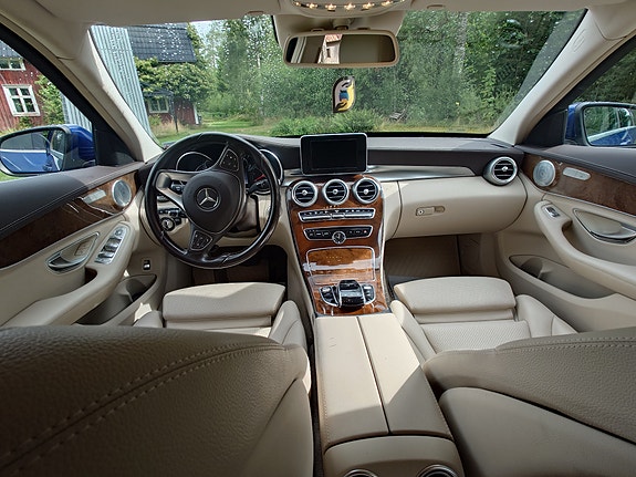 Mercedes-Benz C250 9 of 16
