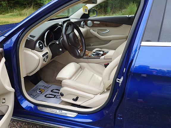 Mercedes-Benz C250 7 of 16