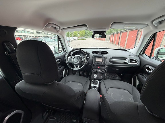 Jeep Renegade 6 of 11
