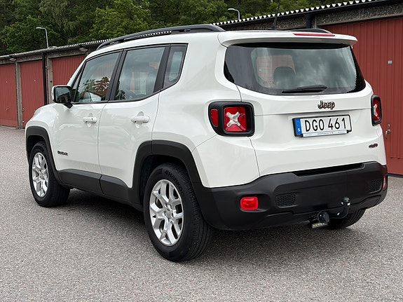Jeep Renegade 3 of 11