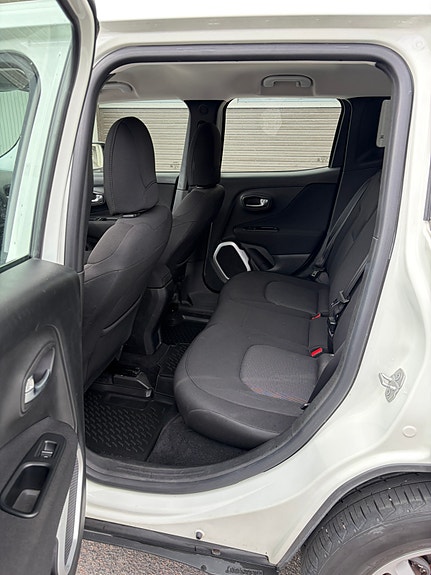 Jeep Renegade 9 of 11