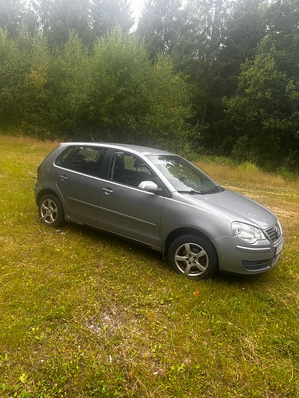 Volkswagen Polo 2 of 4