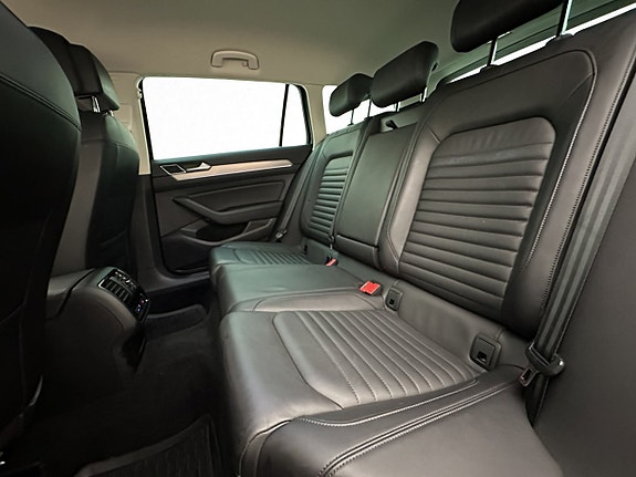 Volkswagen Passat Alltrack 29 of 30