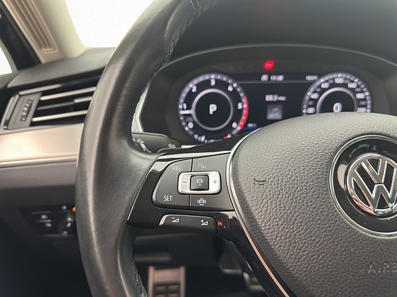 Volkswagen Passat Alltrack 16 of 30