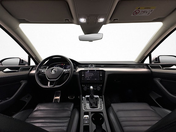 Volkswagen Passat Alltrack 13 of 30
