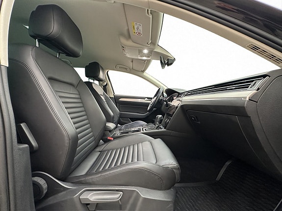 Volkswagen Passat Alltrack 27 of 30
